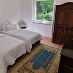 Ruhiges Haus Mit Whirlpool Fuer 5 Gaeste Nahe Messe Mit 3 Schlafzimmern Apartment Essen