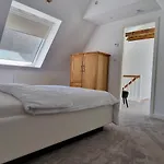 Ruhiges Haus Mit Whirlpool Fuer 5 Gaeste Nahe Messe Mit 3 Schlafzimmern Apartment Essen