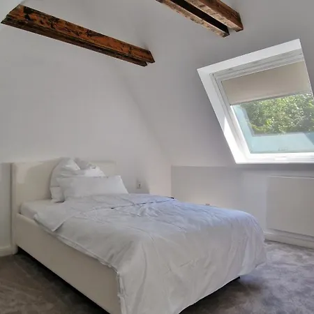 Ruhiges Haus Mit Whirlpool Fuer 5 Gaeste Nahe Messe Mit 3 Schlafzimmern *