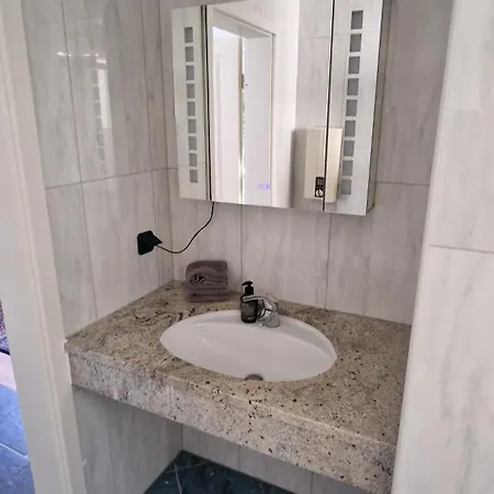 Apartament Ruhiges Haus Mit Whirlpool Fuer 5 Gaeste Nahe Messe Mit 3 Schlafzimmern