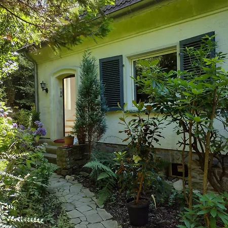 Ruhiges Haus Mit Whirlpool Fuer 5 Gaeste Nahe Messe Mit 3 Schlafzimmern Essen