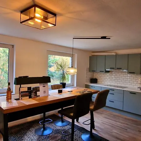 アパート Ruhiges Haus Im Gruenen Mit Whirlpool & 3 Schlafzimmern Nahe Messe エッセン