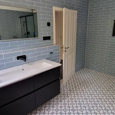 Apartament Ruhiges Haus Mit Whirlpool Fuer 5 Gaeste Nahe Messe Mit 3 Schlafzimmern