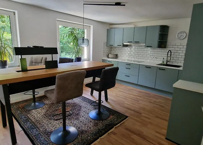 Ruhiges Haus Mit Whirlpool Fuer 5 Gaeste Nahe Messe Mit 3 Schlafzimmern