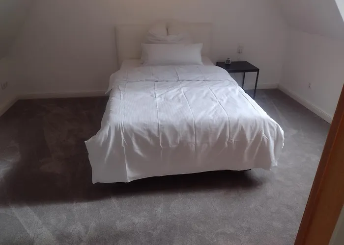 Ruhiges Haus Mit Whirlpool Fuer 5 Gaeste Nahe Messe Mit 3 Schlafzimmern Apartmán *