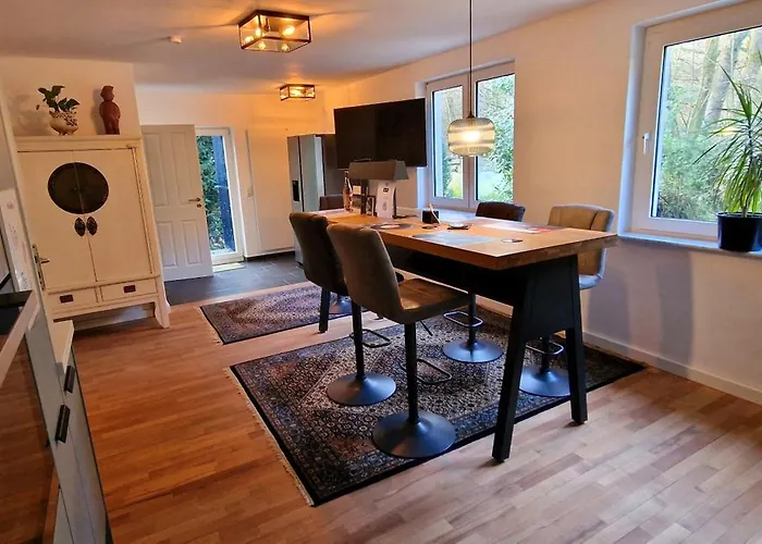 Ruhiges Haus Mit Whirlpool Fuer 5 Gaeste Nahe Messe Mit 3 Schlafzimmern Apartmán *