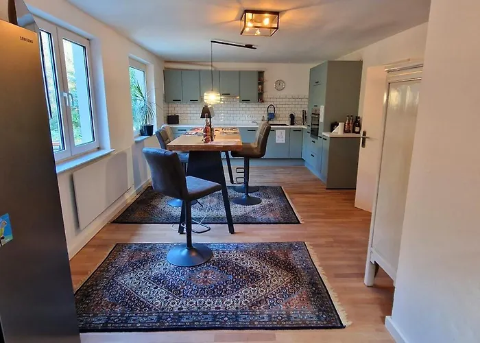 Ruhiges Haus Mit Whirlpool Fuer 5 Gaeste Nahe Messe Mit 3 Schlafzimmern Apartmán *